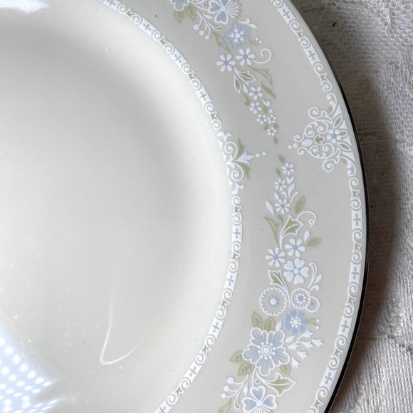 PICKARD Serenity USA Dinner Plate - Blue & White Flower, Moss Green Leaves - Picture 2 of 4